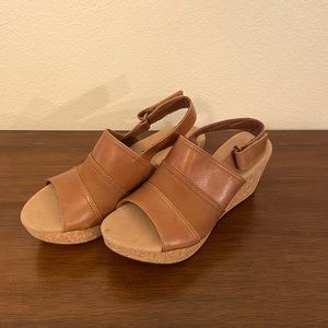 Collection by CLARKS Dark Tan Annadel Janis Wedge Platform Sandal Size 8 M